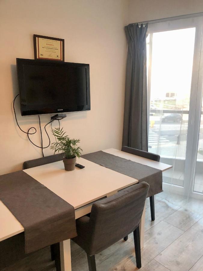 Modern Business Close To Center Check In 24h * Posen