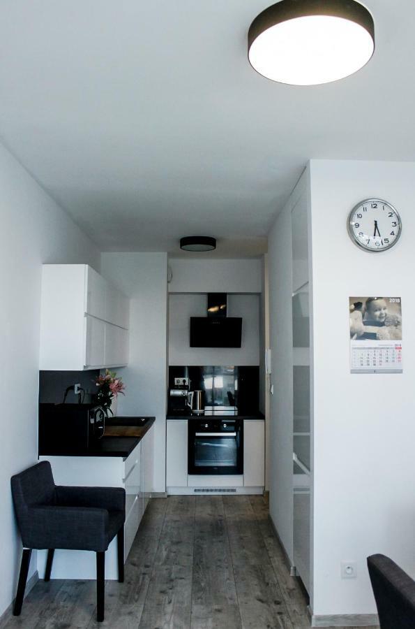 Modern Business Close To Center Check In 24h *